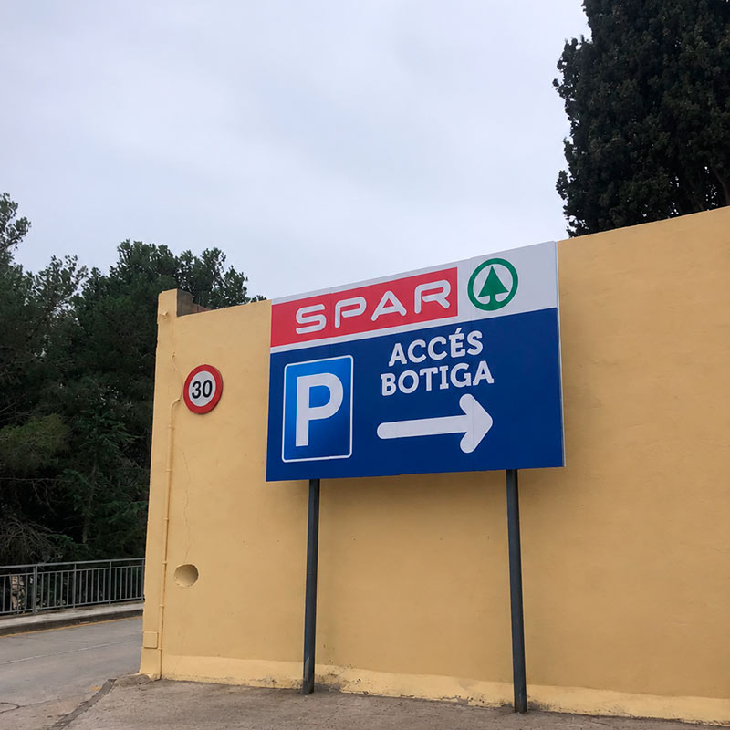 Valla publicitaria de 3,20x2 mts instalada en Tarragona para Supermercado Spar