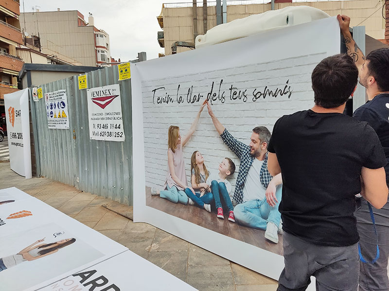 rotulación con lonas publicitarias de cerramiento de obra