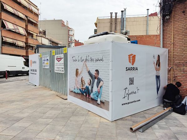 instalación de lonas para cerramiento perimetral de obra
