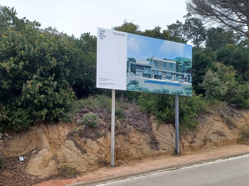 instalación de vallas publicitarias en Llavaneras