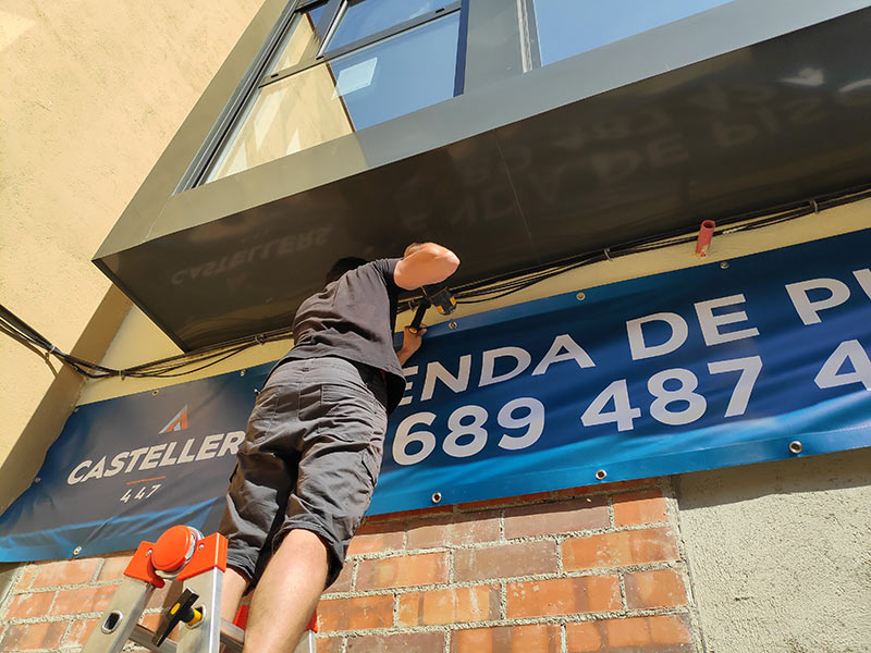 instalación de lona publicitaria en Vilanova i la Geltrú