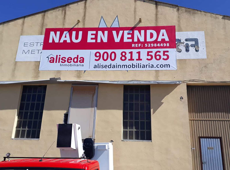 lona publicitaria para anunciar nave en venta