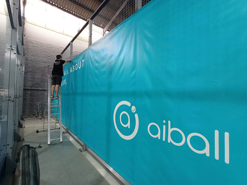 lona con publicidad para pistas de padel