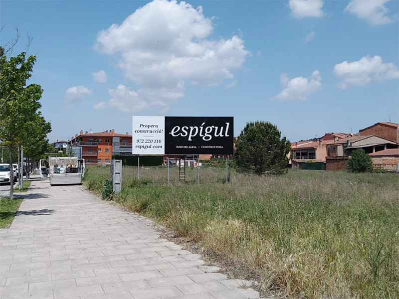 valla publicitaria de medidas 8x3 en Girona