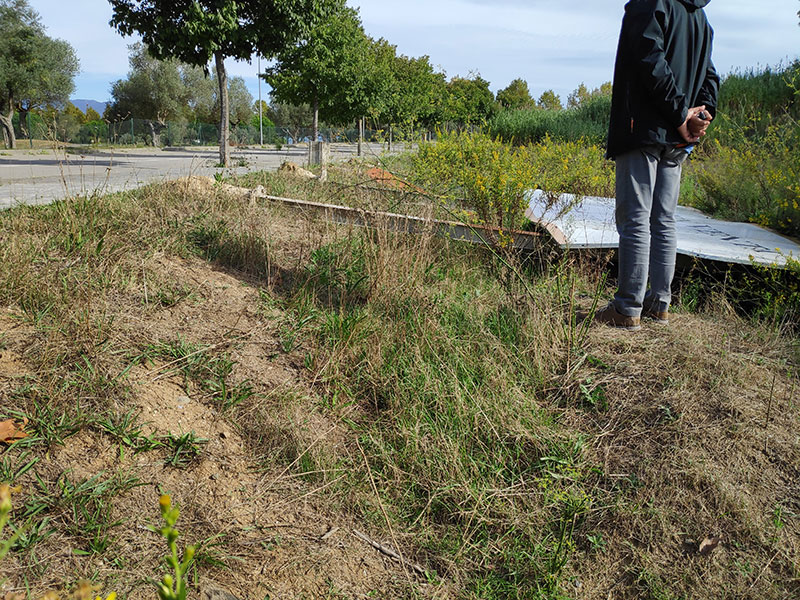 valla publicitaria caída por culpa del viento
