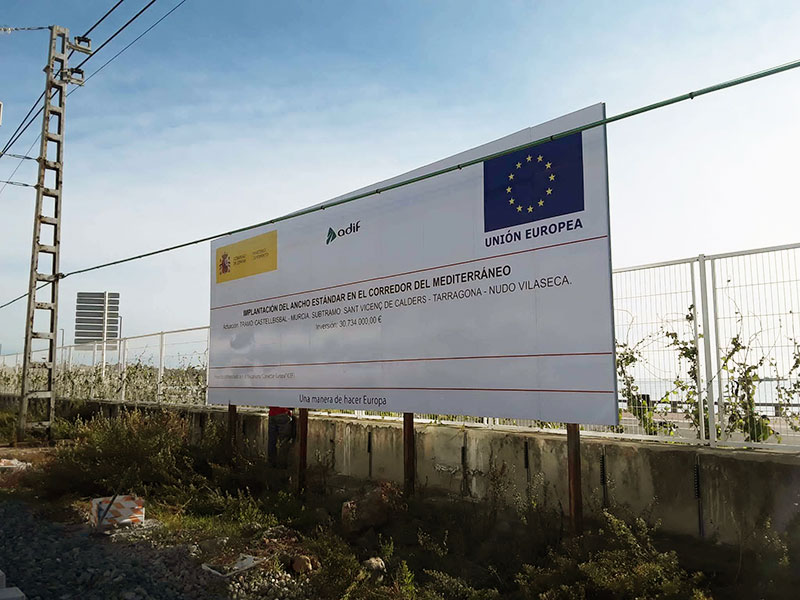 valla de publicidad de medidas 8x3 instalada en Tarragona