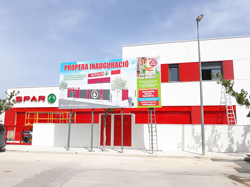 instalación de valla publicitaria de medidas 6,4x3 en Tarragona