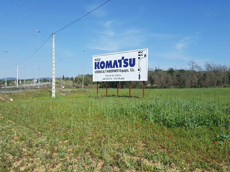 cambio de vinilo de valla publicitaria en Girona