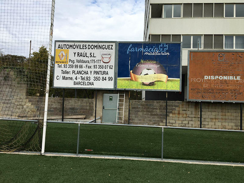 vallas publicitarias con vinilo en mal estado