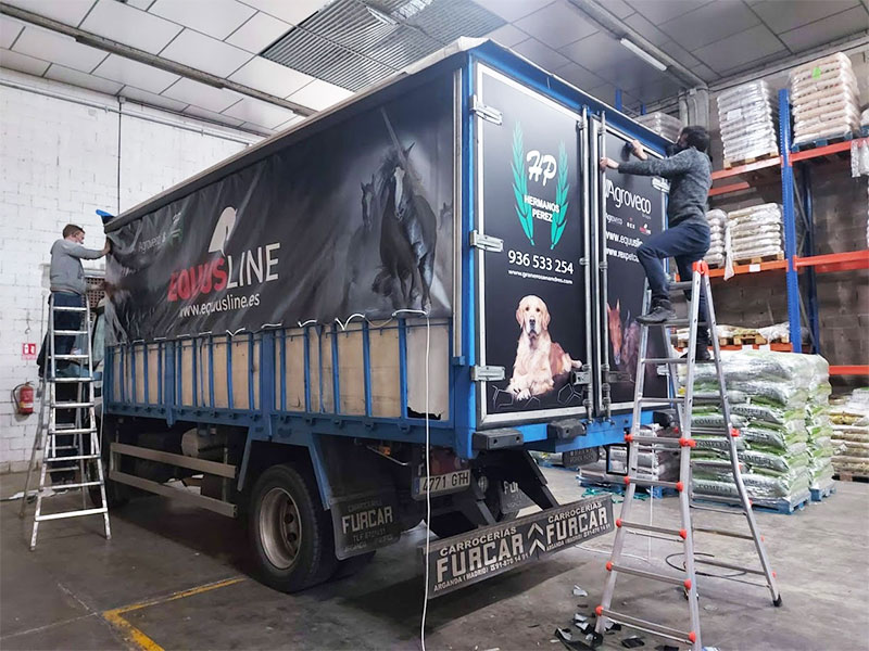 instalación de lona para camiones