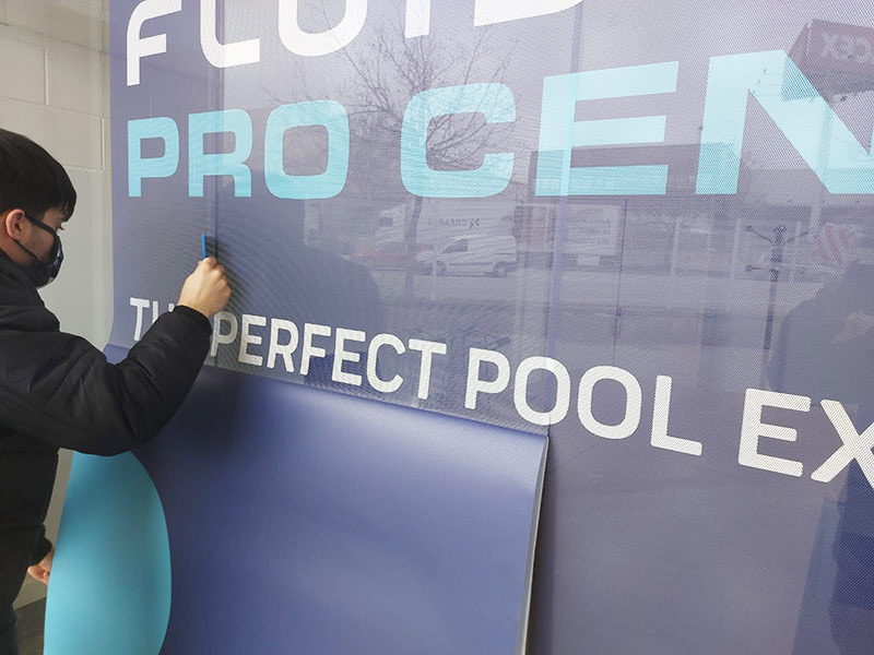 rotulación de escaparates con vinilo microperforado