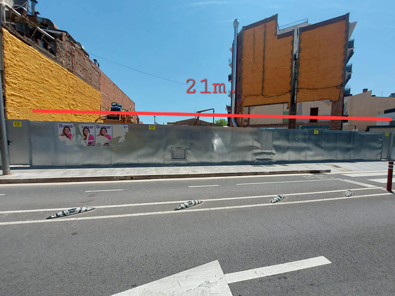 toma de medidas in situ para instalar lonas de publicidad en Girona