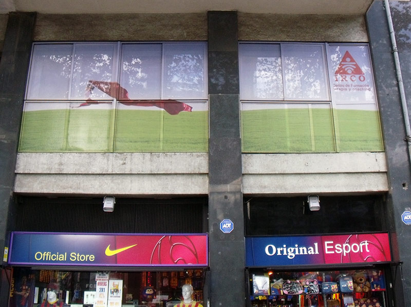 instalación de vinilo microperforado para ventanas