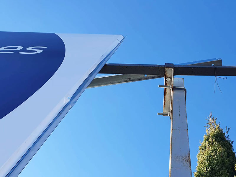 desmontaje de paneles de vallas publicitarias