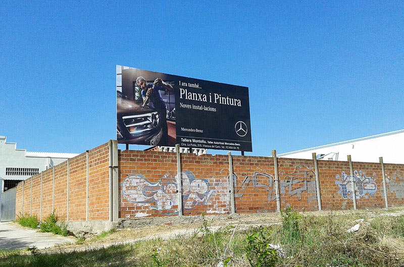 instalación de vallas publicitarias en terrenos