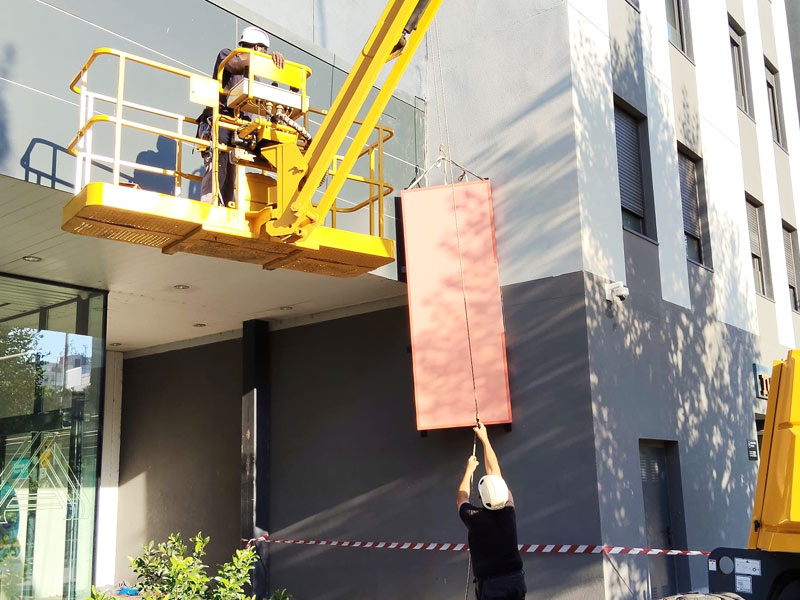 montaje de rótulos en altura Girona