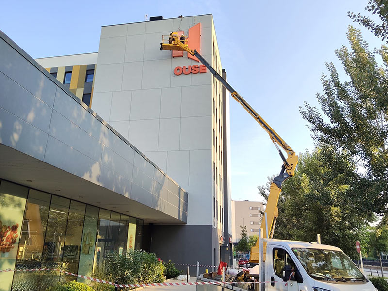 rótulo con letras corpóreas en Girona