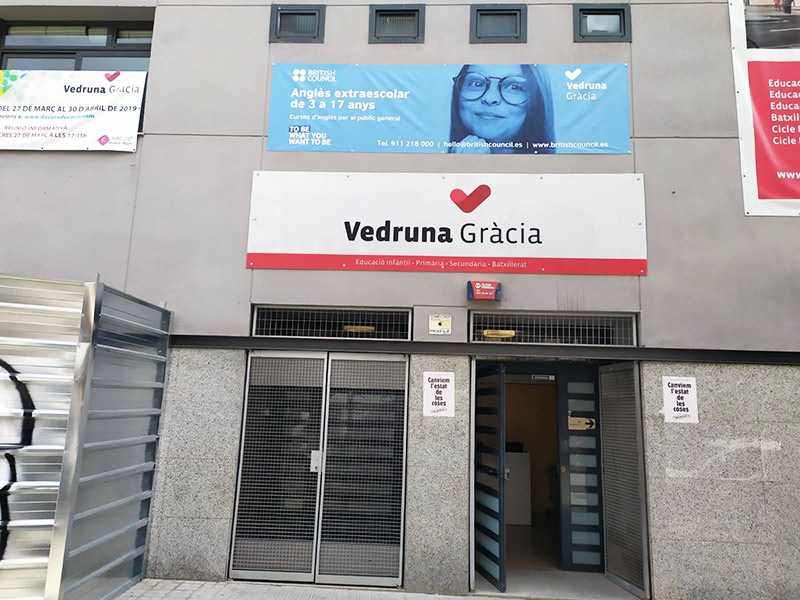 instalación de lonas para colegios de Barcelona