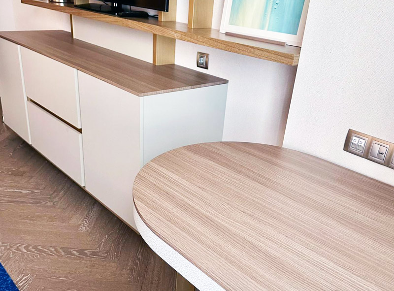 instalación de vinilo sobre muebles y mesas