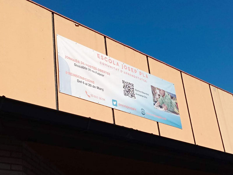 lona para jornada de puertas abiertas en colegio Barcelona