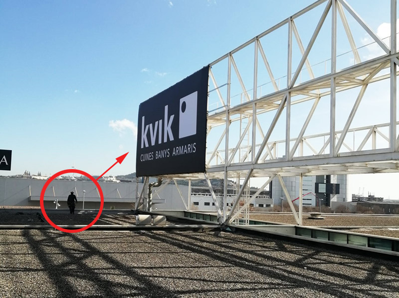 fabricación e instalación de estructuras publicitarias de gran formato