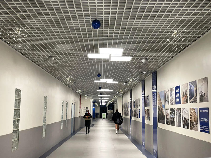 rotulación de pasillos de centro comercial