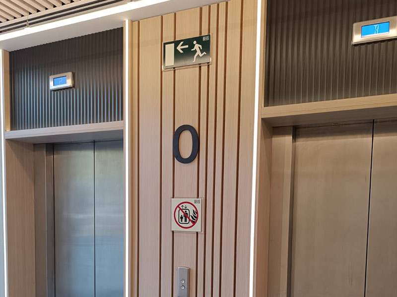 rotulación de ascensores con vinilo para hoteles