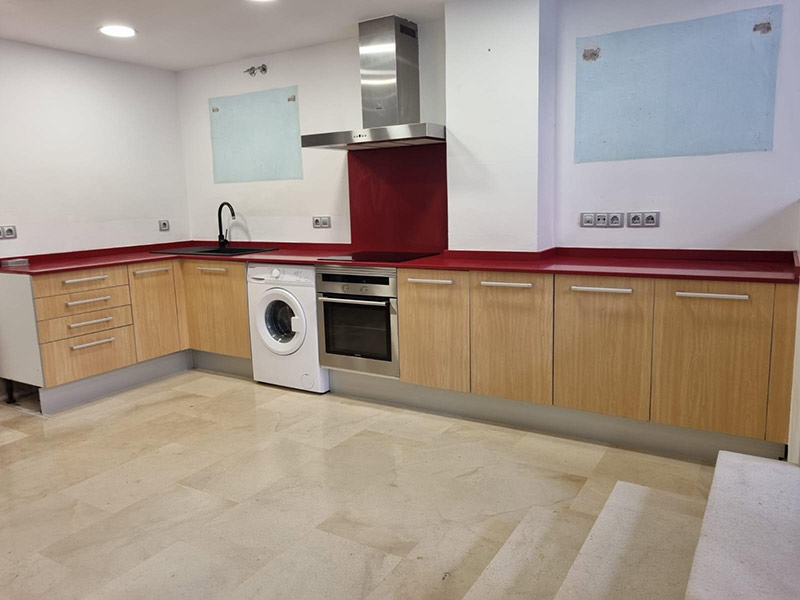 rotulación de cocina para apartahotel Girona