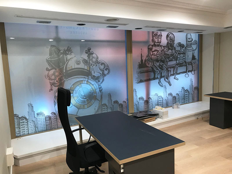 instalación de vinilo ácido impreso en oficina