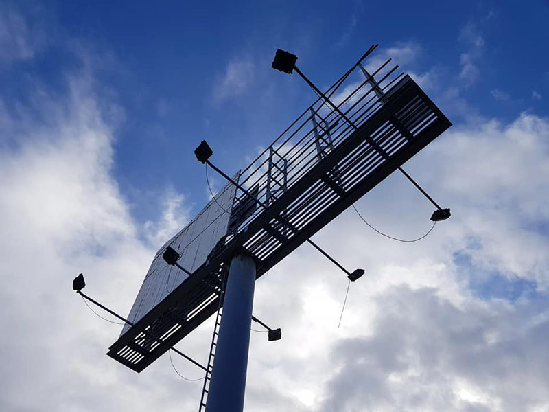 reparación de monopostes y cambio de paneles