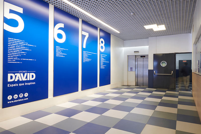 rotulación corporativa de entrada y recepción oficinas