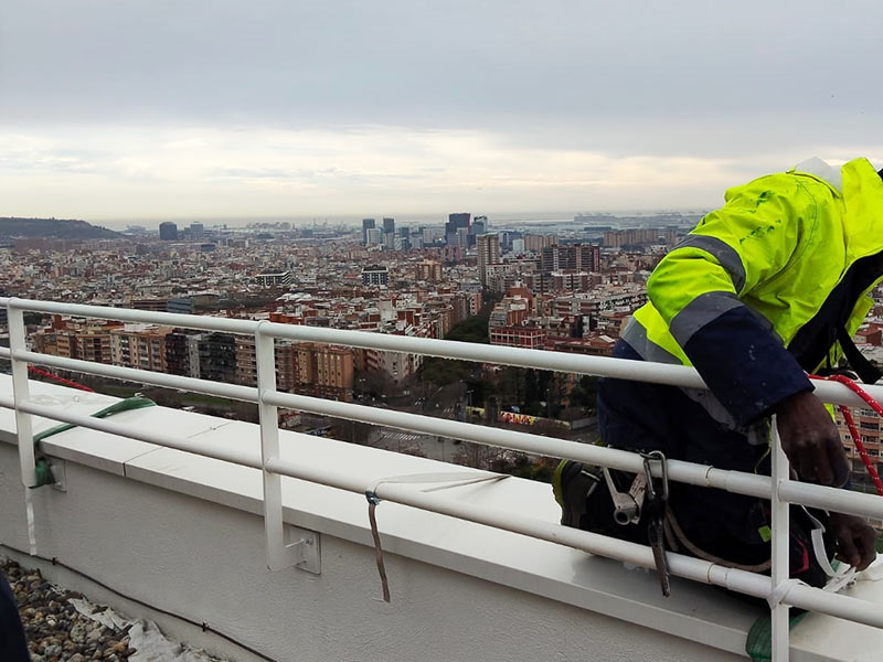 instalación de publicidad gran formato en altura