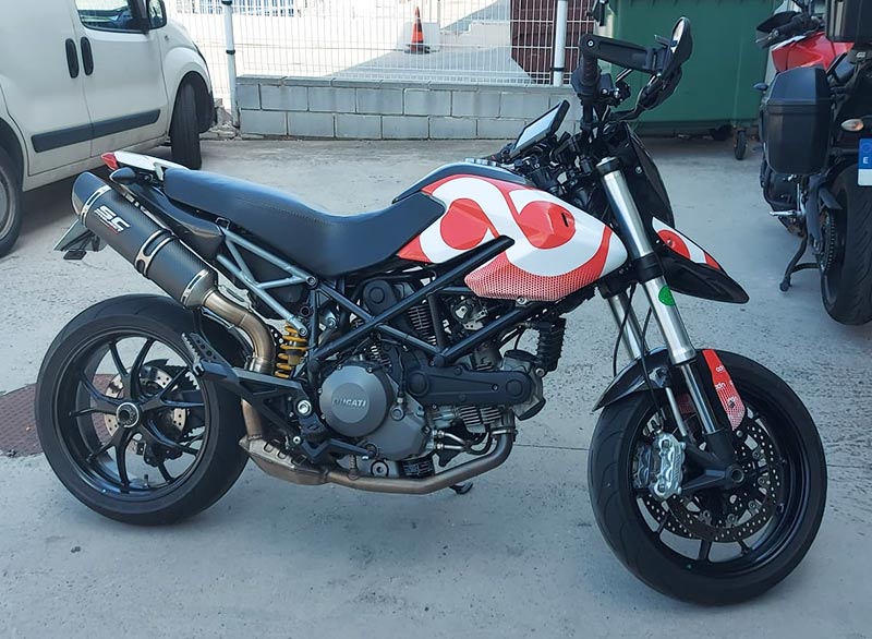 rotulación de moto con vinilo de fundición wrapping