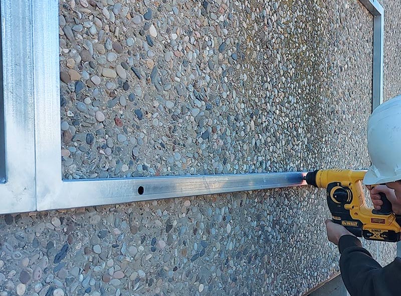 desmontaje de estructuras publicitarias en fachada