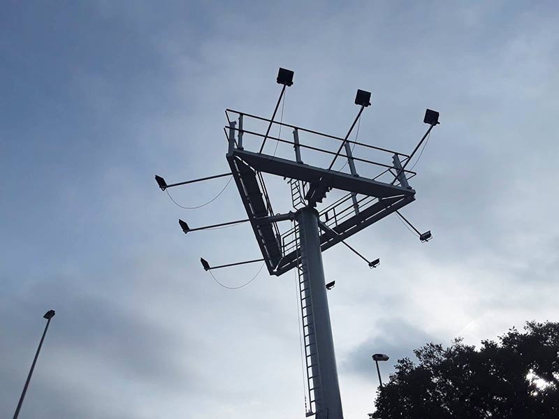 desmontaje de monopostes publicitarios en Barcelona y Madrid