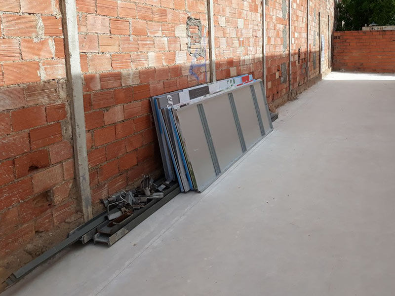 desmontaje de paneles publicitarios para reutilizar