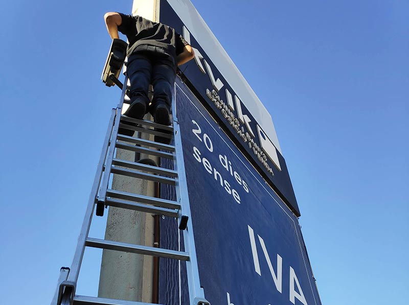 desmontaje de publicidad exterior