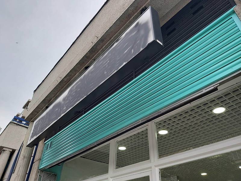 desmontaje de rótulo con caja de luz