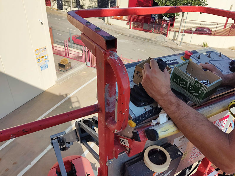 desmontaje de rótulos en altura