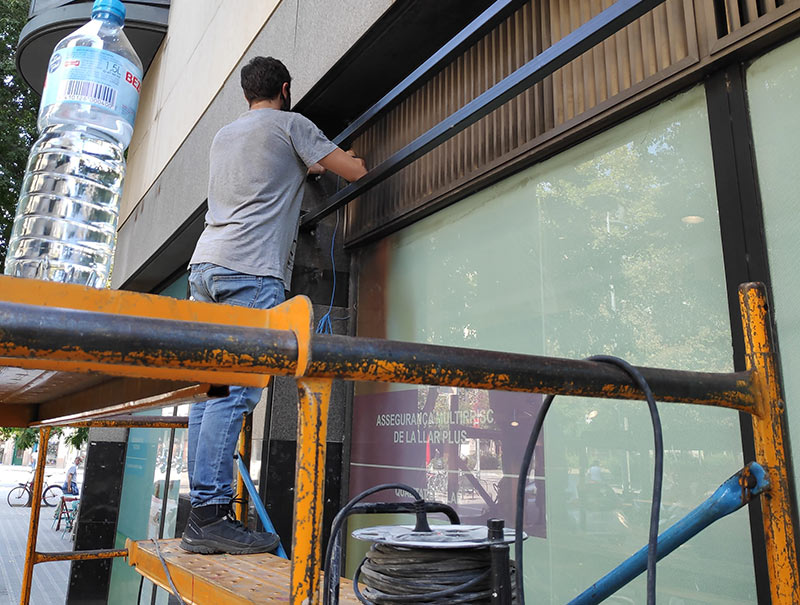 desmontaje de rótulos en Barcelona y Madrid