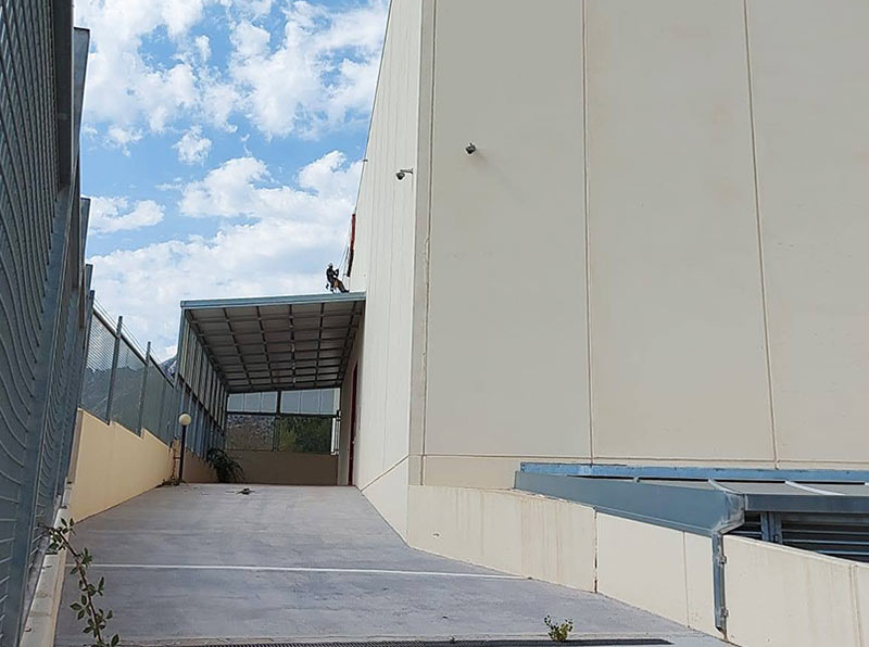 desmontaje de rótulos mediante trabajos verticales