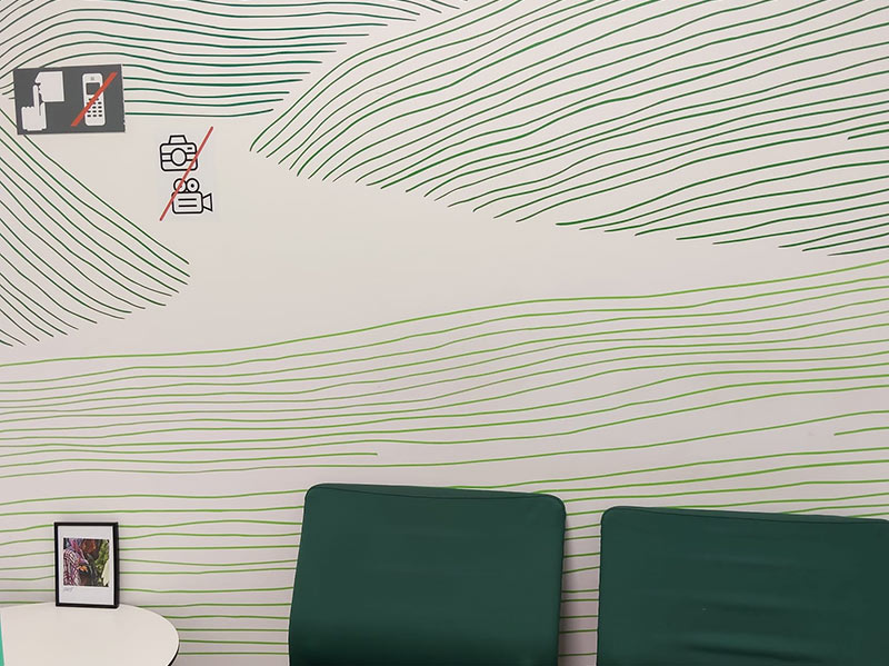 rotulación de salas de espera en hospitales y geriátricos
