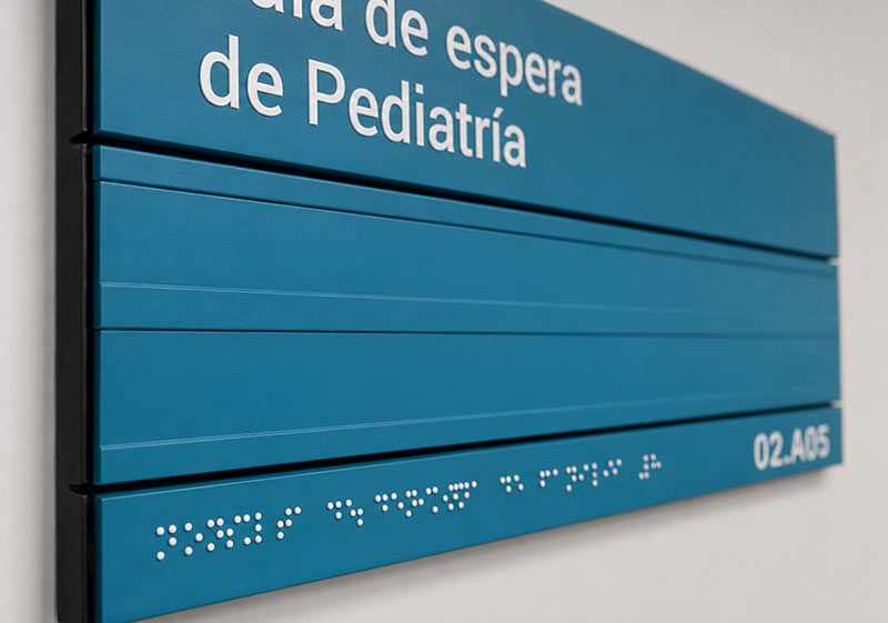 señalización en braille hospitales