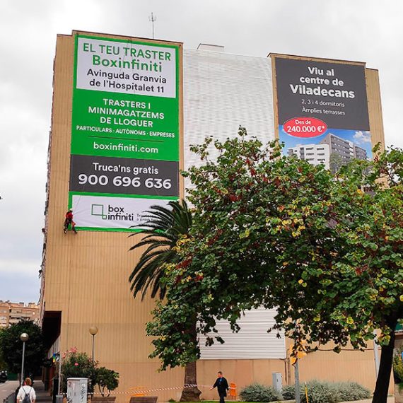 Instalación de Lona Publicitaria de Gran Formato en altura