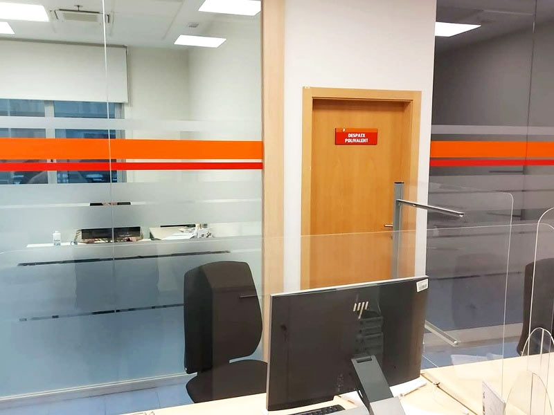 rotulación de cristales para oficinas