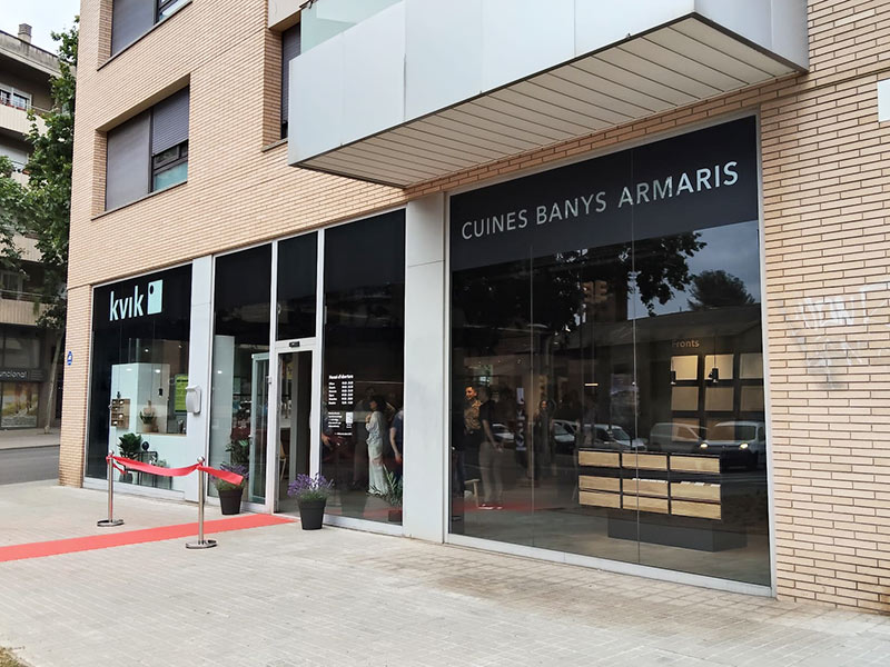 rotulación integral de la tienda Kvik Sabadell