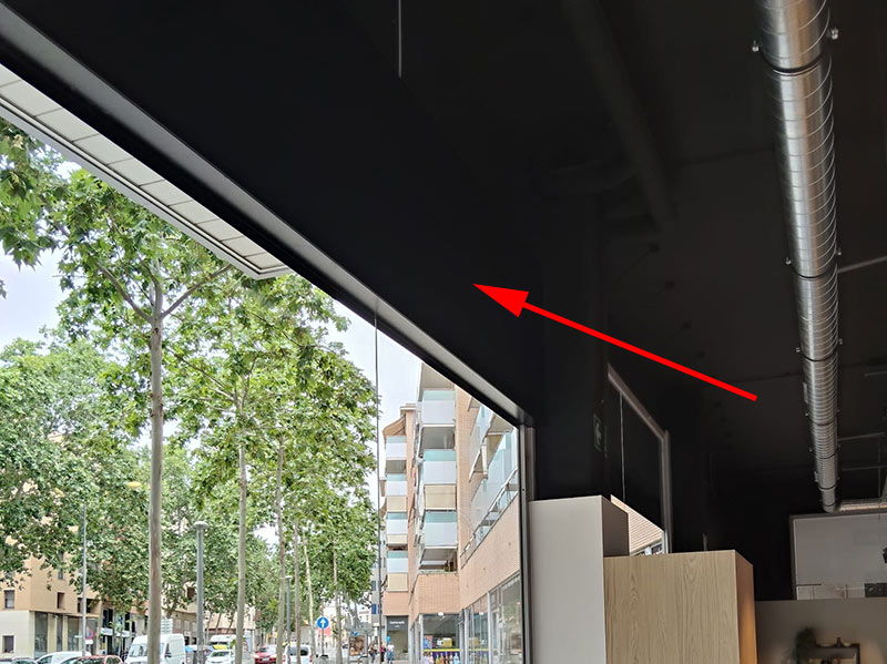 detalle de la solución para la caja interior de rótulo luminoso