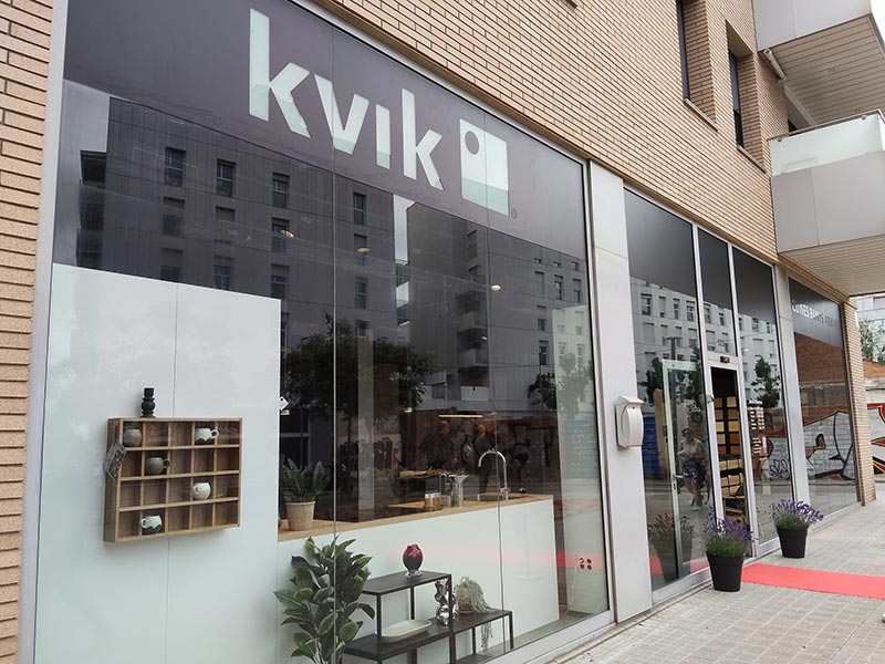 instalación de rótulos interiores para Kvik Sabadell
