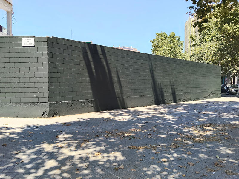 muro de obra pintado para constructora en Barcelona