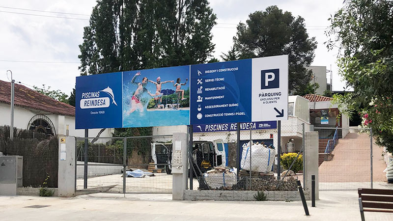 ejemplo de valla publicitaria a medida en Barcelona